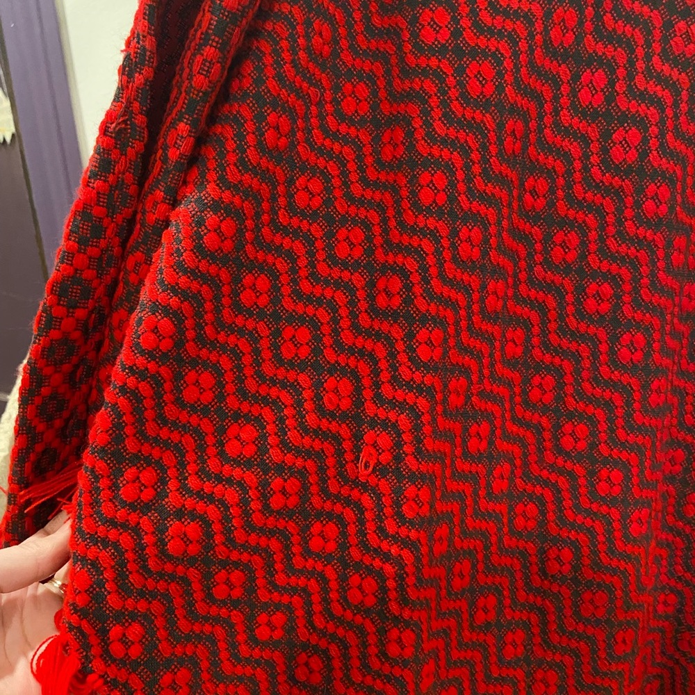Shawl with attached scarf - Picture 7 of 9
